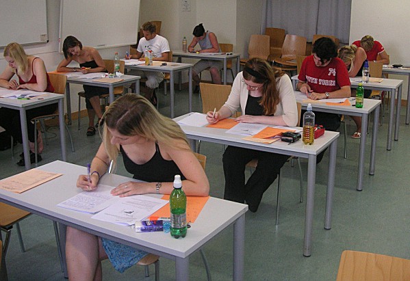 Стратегії складання іспитів: FCE Writing, Частина II